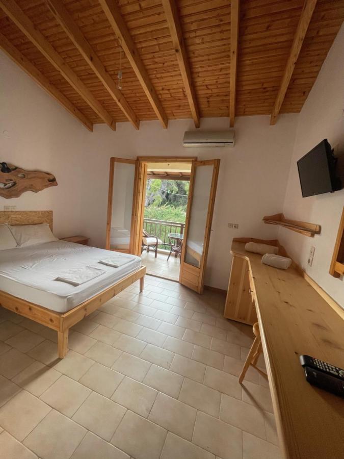 Pension Oasis Votsi  외부 사진