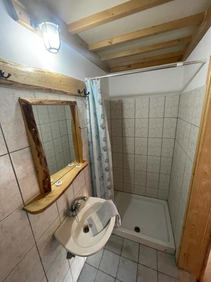 Pension Oasis Votsi  외부 사진