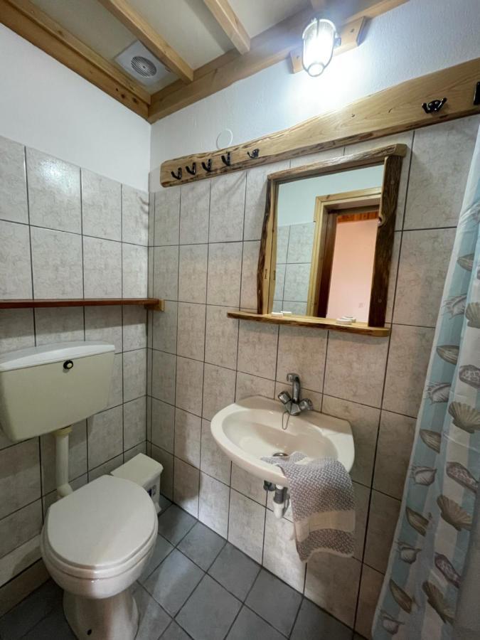 Pension Oasis Votsi  외부 사진